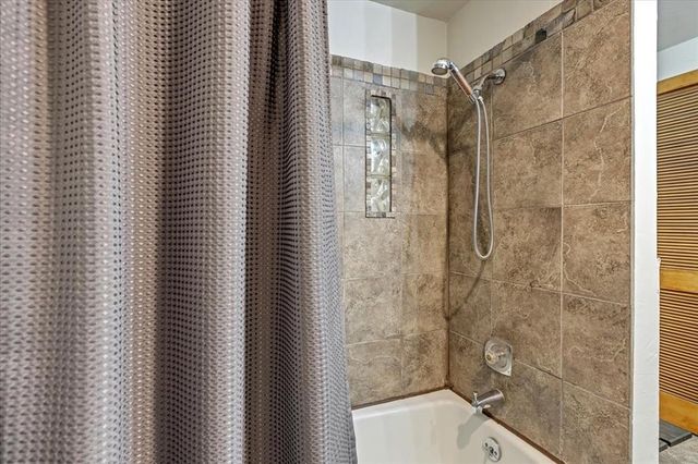 2122 Edinburg Drive, Yukon, OK 73099