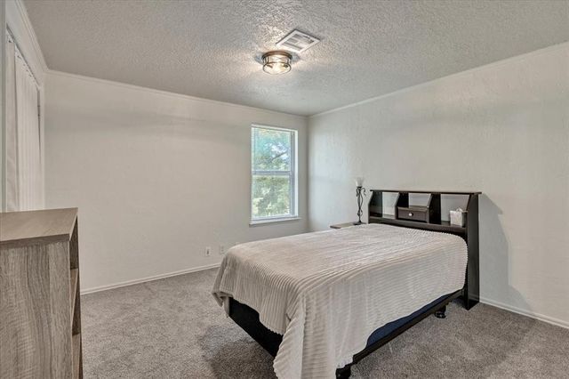 2122 Edinburg Drive, Yukon, OK 73099