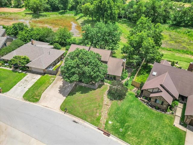 2122 Edinburg Drive, Yukon, OK 73099