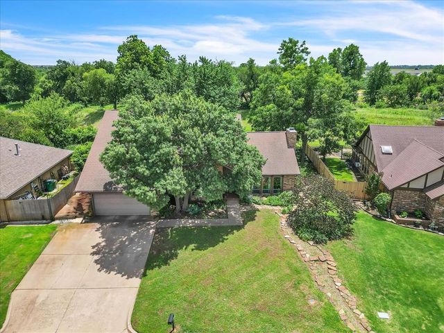 2122 Edinburg Drive, Yukon, OK 73099