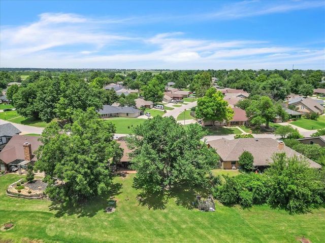 2122 Edinburg Drive, Yukon, OK 73099