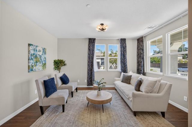 10070 Red Tail Hawk Way, Sacramento, CA 95829