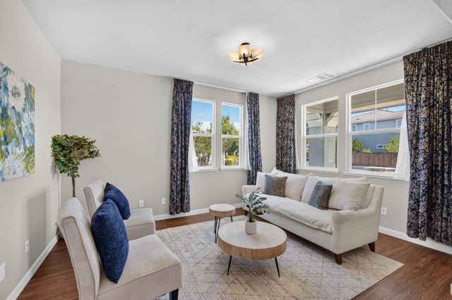 10070 Red Tail Hawk Way, Sacramento, CA 95829