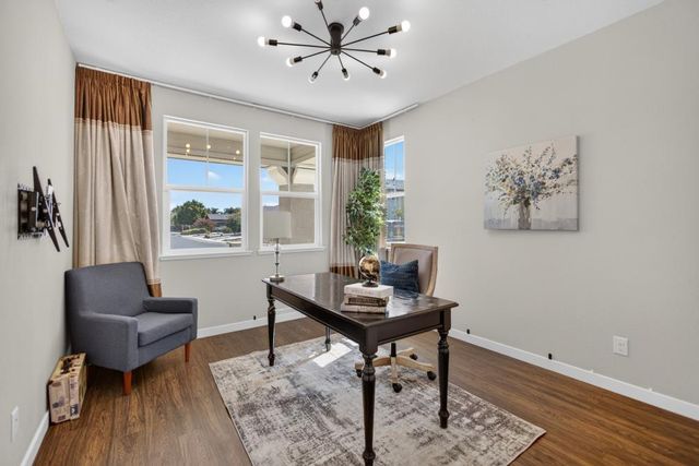 10070 Red Tail Hawk Way, Sacramento, CA 95829