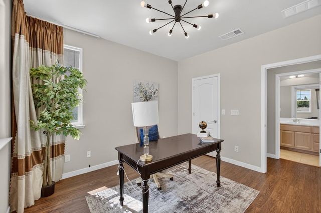 10070 Red Tail Hawk Way, Sacramento, CA 95829