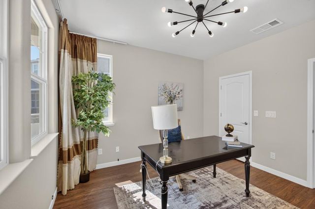 10070 Red Tail Hawk Way, Sacramento, CA 95829