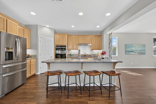 10070 Red Tail Hawk Way, Sacramento, CA 95829