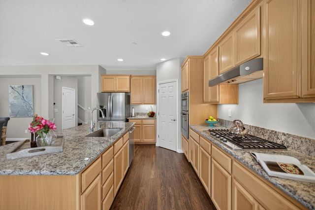 10070 Red Tail Hawk Way, Sacramento, CA 95829