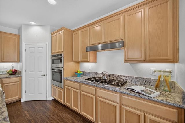 10070 Red Tail Hawk Way, Sacramento, CA 95829