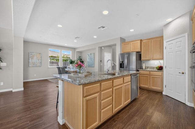 10070 Red Tail Hawk Way, Sacramento, CA 95829