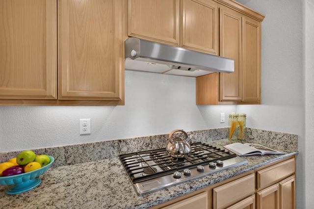 10070 Red Tail Hawk Way, Sacramento, CA 95829