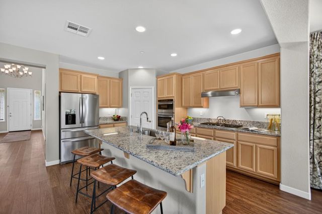 10070 Red Tail Hawk Way, Sacramento, CA 95829