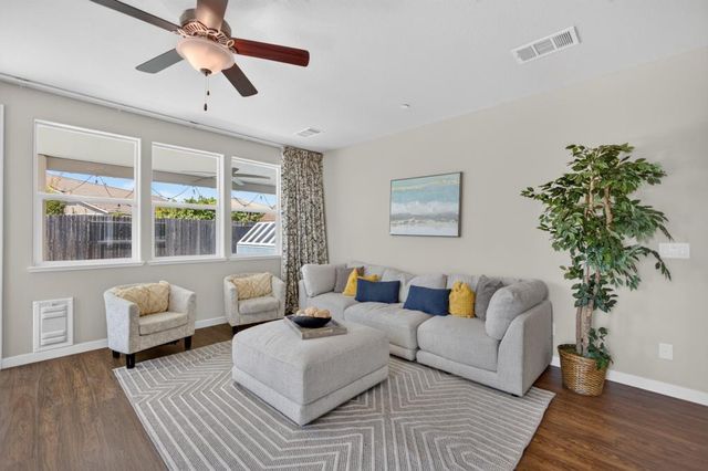 10070 Red Tail Hawk Way, Sacramento, CA 95829