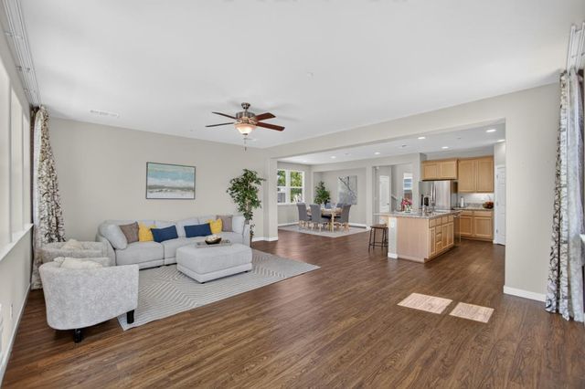 10070 Red Tail Hawk Way, Sacramento, CA 95829