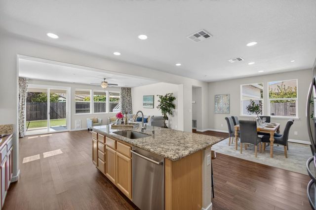 10070 Red Tail Hawk Way, Sacramento, CA 95829