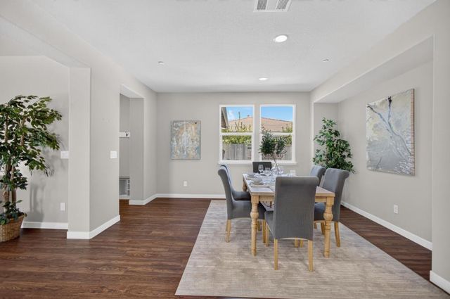 10070 Red Tail Hawk Way, Sacramento, CA 95829