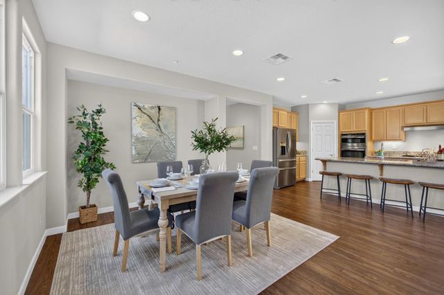 10070 Red Tail Hawk Way, Sacramento, CA 95829