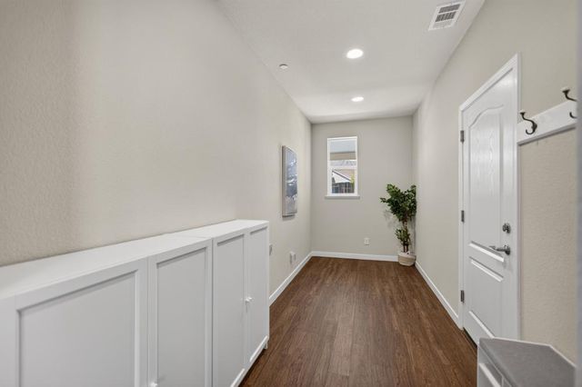 10070 Red Tail Hawk Way, Sacramento, CA 95829