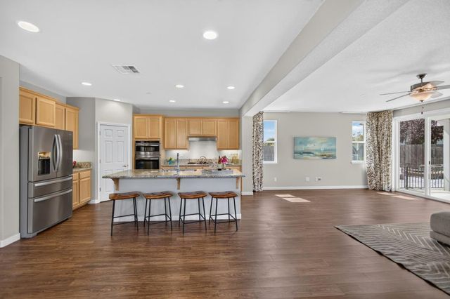 10070 Red Tail Hawk Way, Sacramento, CA 95829