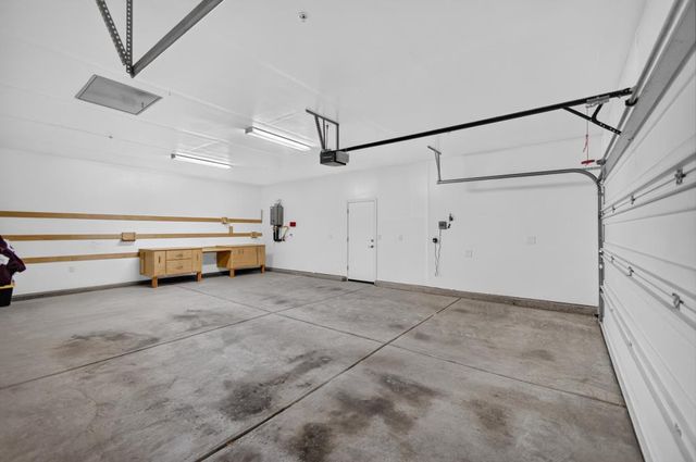 10070 Red Tail Hawk Way, Sacramento, CA 95829