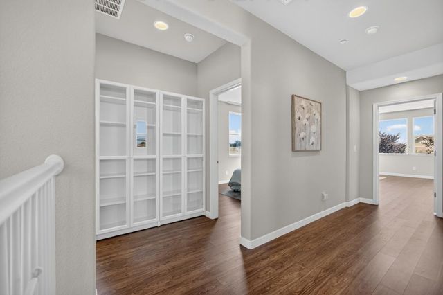 10070 Red Tail Hawk Way, Sacramento, CA 95829