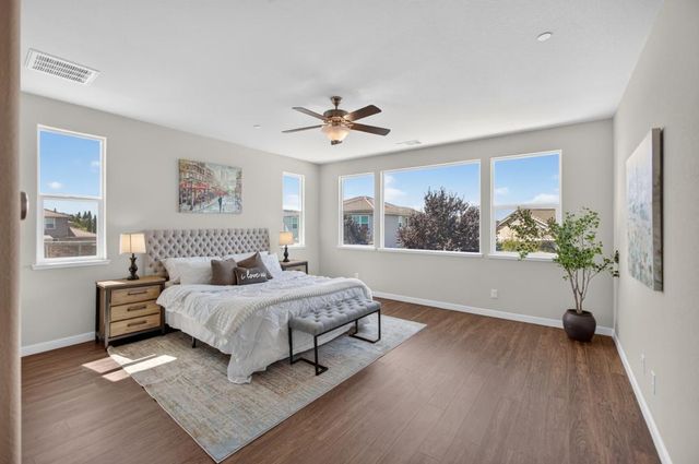 10070 Red Tail Hawk Way, Sacramento, CA 95829