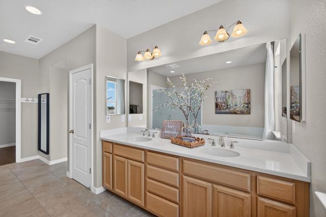 10070 Red Tail Hawk Way, Sacramento, CA 95829