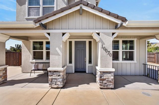 10070 Red Tail Hawk Way, Sacramento, CA 95829