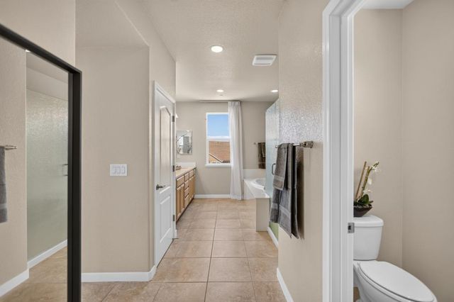 10070 Red Tail Hawk Way, Sacramento, CA 95829