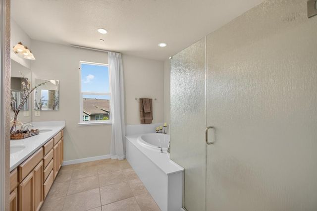 10070 Red Tail Hawk Way, Sacramento, CA 95829