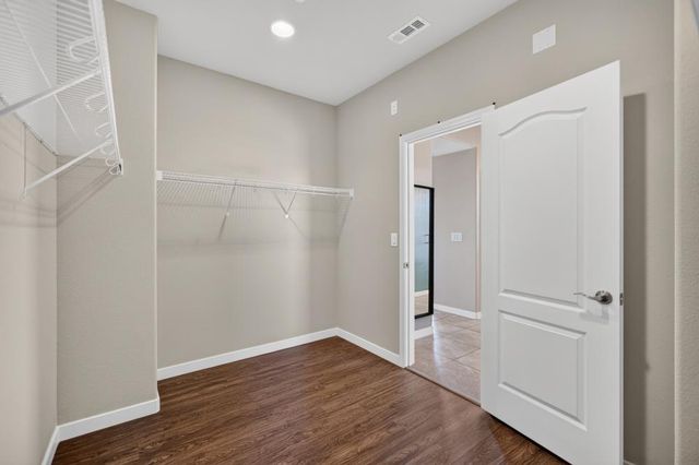 10070 Red Tail Hawk Way, Sacramento, CA 95829