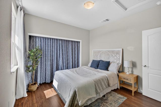 10070 Red Tail Hawk Way, Sacramento, CA 95829