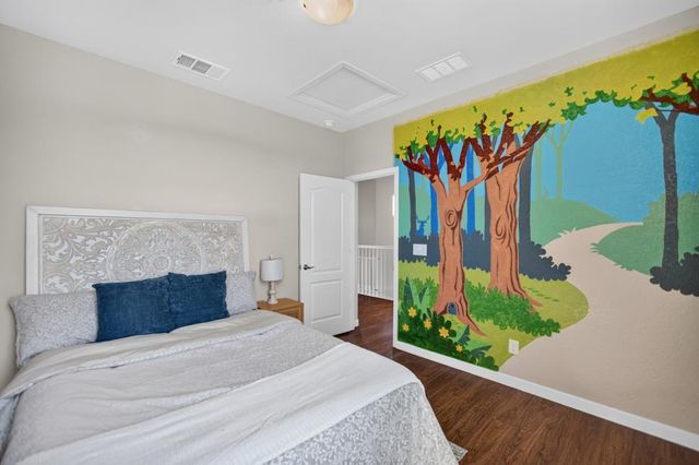 10070 Red Tail Hawk Way, Sacramento, CA 95829