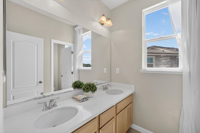 10070 Red Tail Hawk Way, Sacramento, CA 95829