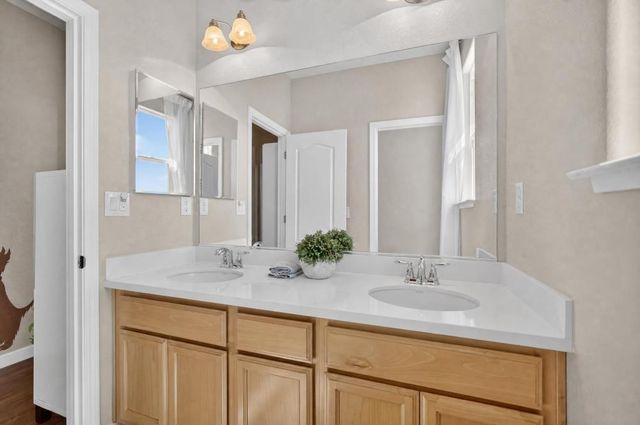 10070 Red Tail Hawk Way, Sacramento, CA 95829