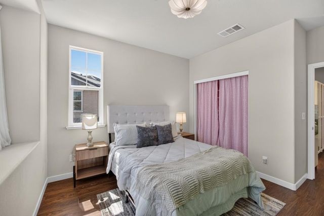 10070 Red Tail Hawk Way, Sacramento, CA 95829