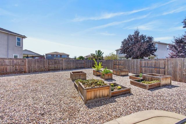 10070 Red Tail Hawk Way, Sacramento, CA 95829