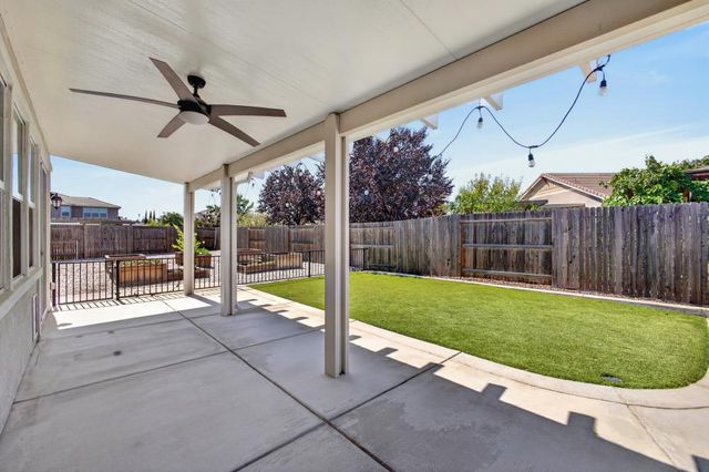 10070 Red Tail Hawk Way, Sacramento, CA 95829