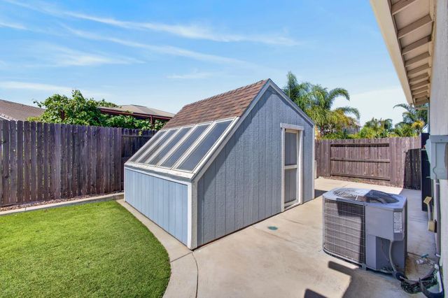 10070 Red Tail Hawk Way, Sacramento, CA 95829