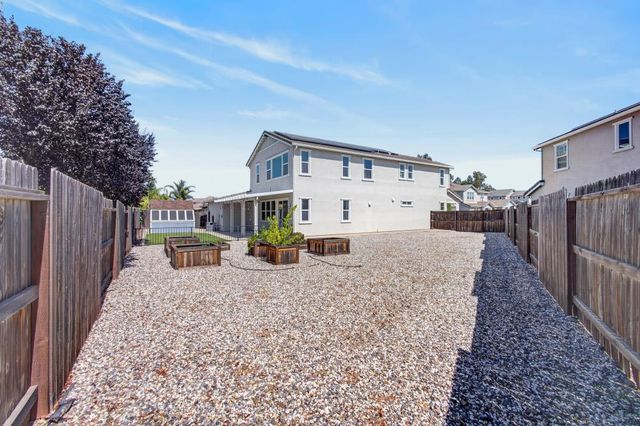 10070 Red Tail Hawk Way, Sacramento, CA 95829