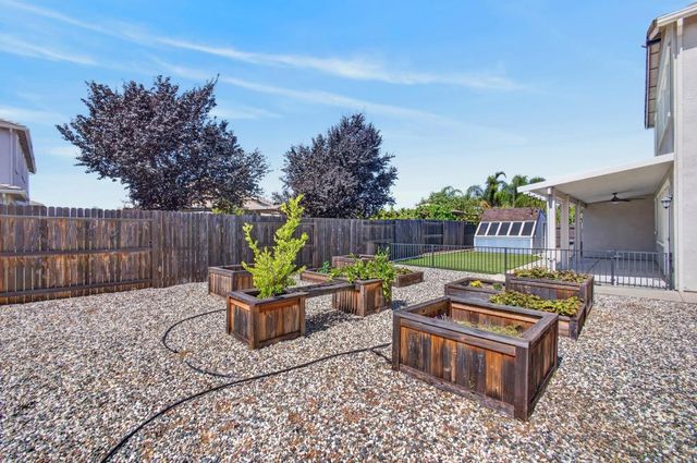 10070 Red Tail Hawk Way, Sacramento, CA 95829