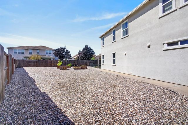 10070 Red Tail Hawk Way, Sacramento, CA 95829