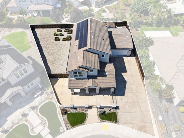 10070 Red Tail Hawk Way, Sacramento, CA 95829