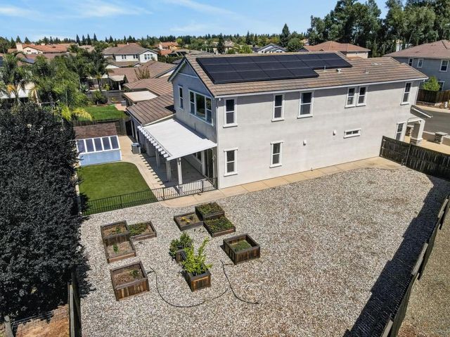 10070 Red Tail Hawk Way, Sacramento, CA 95829