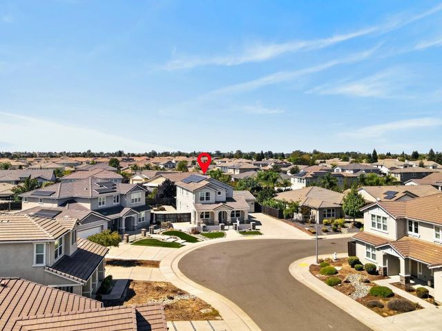 10070 Red Tail Hawk Way, Sacramento, CA 95829