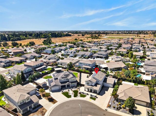 10070 Red Tail Hawk Way, Sacramento, CA 95829