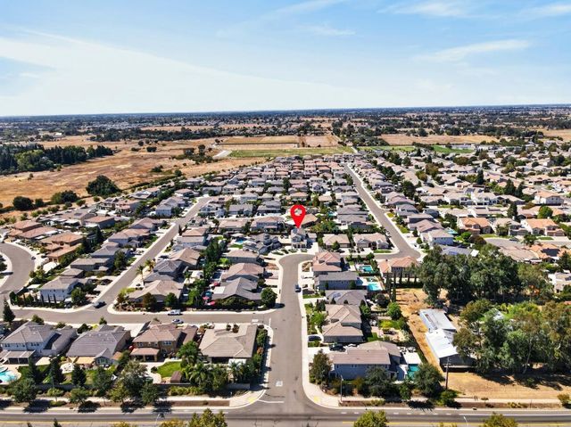 10070 Red Tail Hawk Way, Sacramento, CA 95829