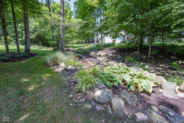 1112 N Dogwood Way, Greenfield, IN 46140