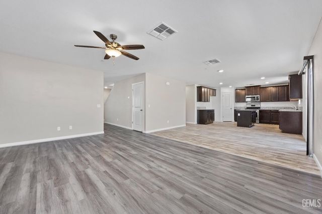 6200 Whaleback Avenue, Bakersfield, CA 93313