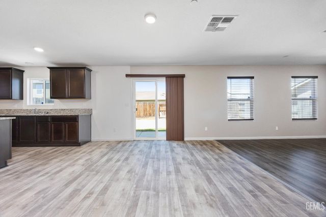 6200 Whaleback Avenue, Bakersfield, CA 93313